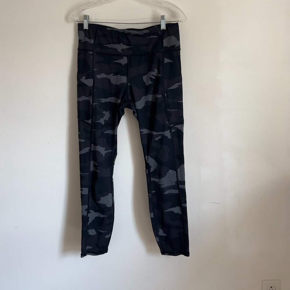 Athleta Camo Contender 7/8 Tight in Powerlift